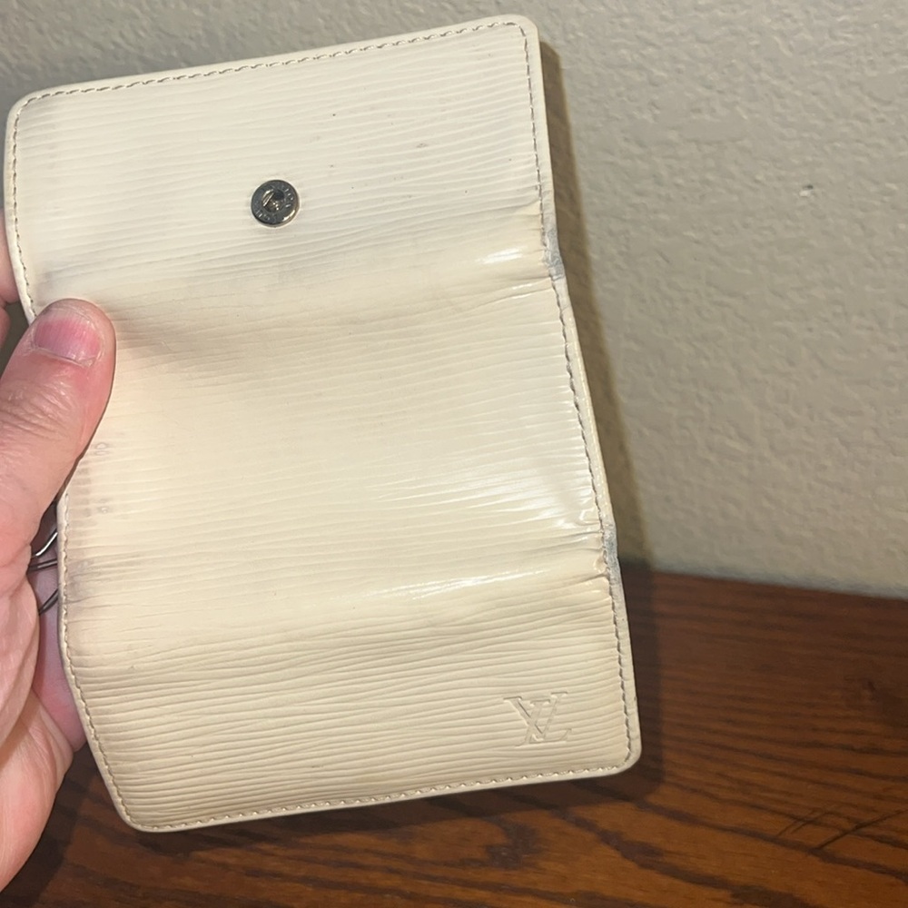 Authentic Louis Vuitton Epi 4 key holder creme CA1097 - Picture 7 of 13